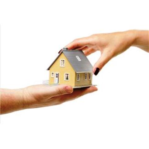 ¿Está Vendiendo Su Casa? Recomendaciones para Seleccionar un Profesional de Bienes Raíces