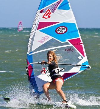 CAMPEONA YOLI DE BRENDT DICTARÁ CLÍNICA  INTERNACIONAL DE WINDSURF