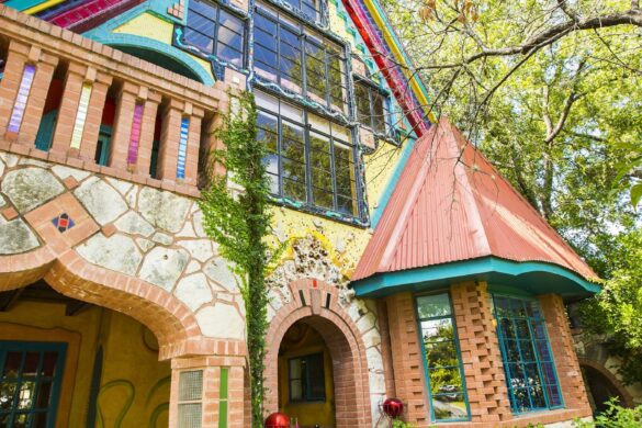 “Weird Homes Tour”