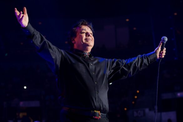 Juan Gabriel Lanzará Nuevo Sencillo En Colaboración Con Banda El Recodo Y La India