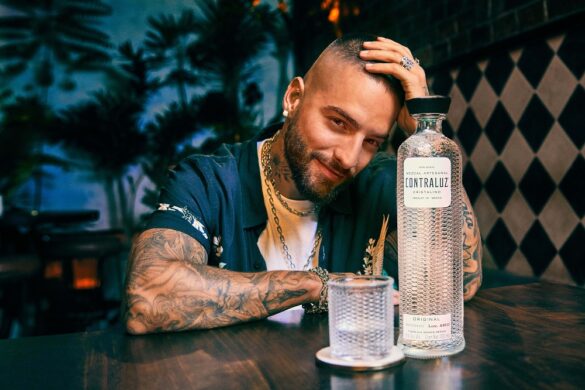 Maluma Inversionista Principal De La Marca Mexicana Mezcal Contraluz
