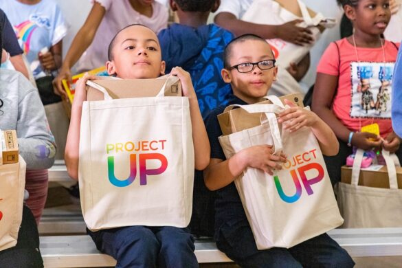 Nbcuniversal Telemundo Enterprises Y Comcast Donarán 2,000 Computadoras Portátiles A Jóvenes Latinos