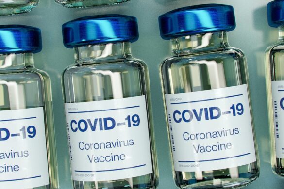 La FDA Autoriza Cambios Para Simplificar El Uso De Vacunas Bivalentes De ARNM Contra El COVID-19