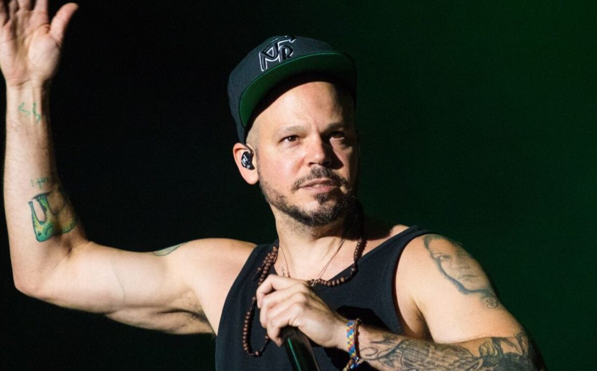 Residente con una impresionante trayectoria de casi dos décadas ha dejado una marca profunda en la industria musical.
