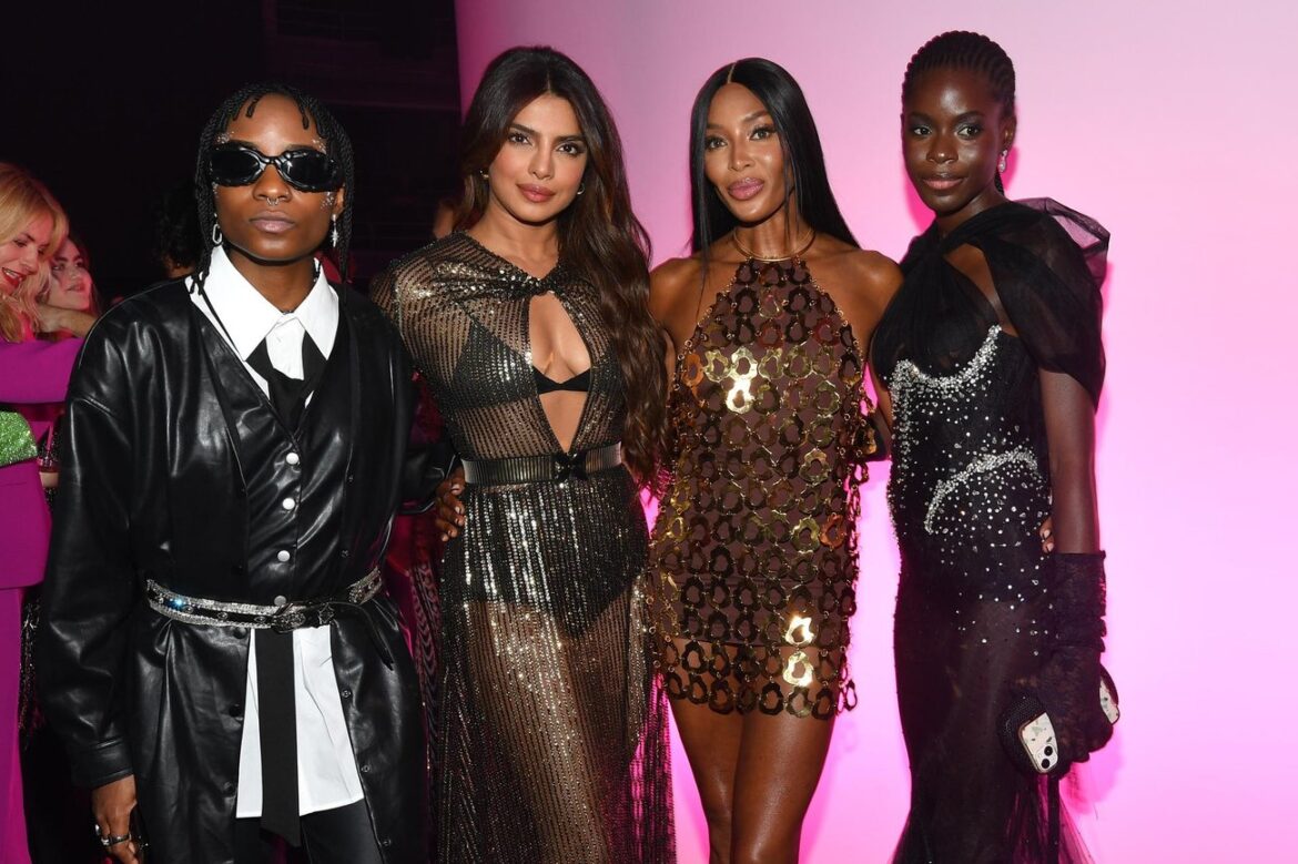 Victoria's Secret Celebra La Gira '23 Con Un Espectáculo En La Semana De La Moda.
