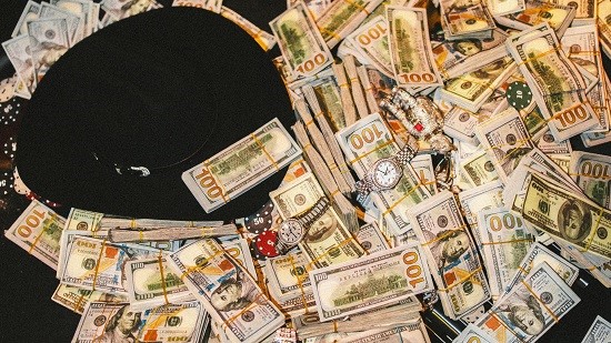 Maluma  Y Su “Bling Bling”