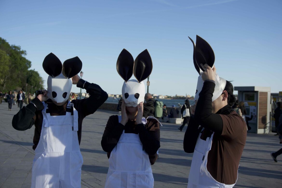 El “Poema Público De Migración” De Food Of War En "In Movimento Festival Delle Migrazioni"