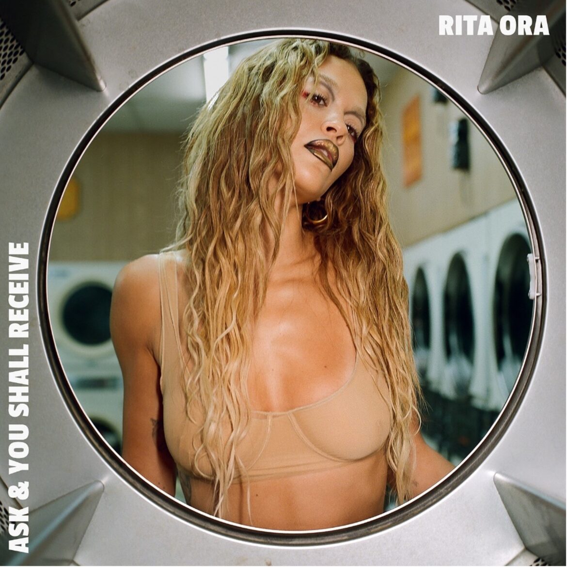 La carrera musical multiplatino de Rita Ora le ha valido el reconocimiento comercial y de la crítica, con 13 singles en el Top 10 del Reino Unido.