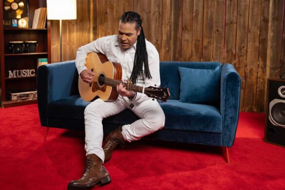 Amaury Gutierrez Le Canta A Venezuela En “Yo Regresaré”