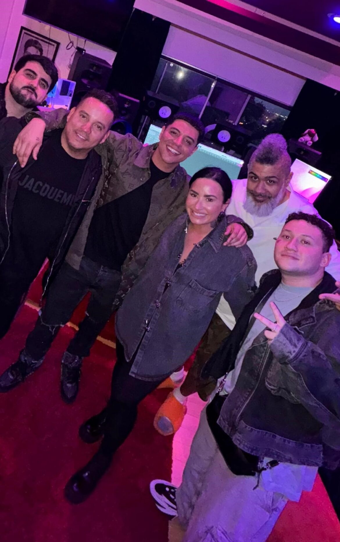 Grupo Firme y Demi Lovato, acompañados por un equipo de compositores de Universal Music Publishing Group (UMPG), han tomado lo mejor de dos mundos para crear “Chula”