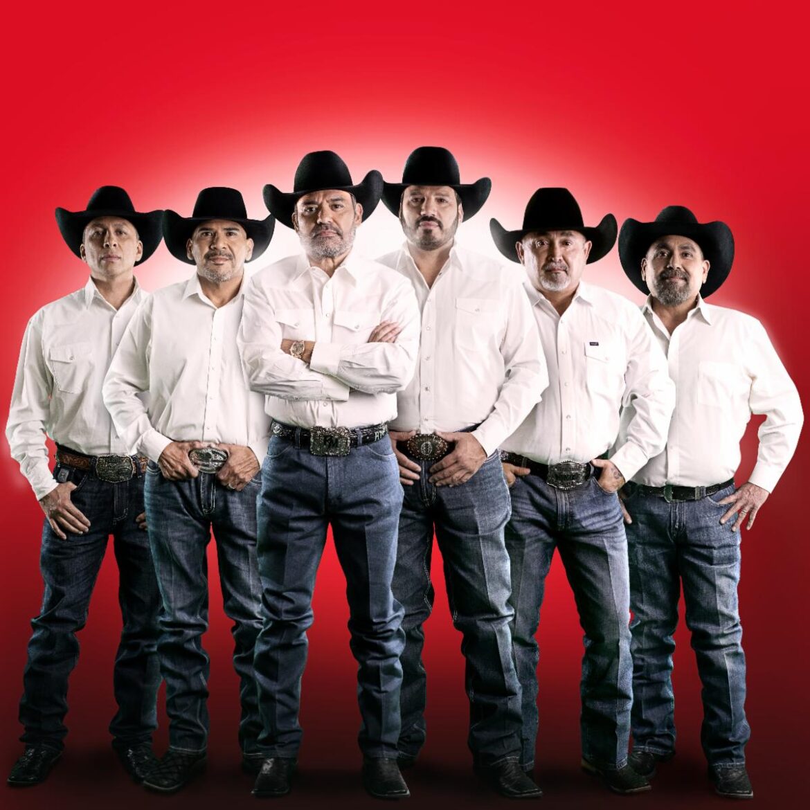La legendaria agrupación mexicana Intocable sigue demostrando su poder en la escena musical con el lanzamiento de su nuevo sencillo "Mi Castigo".