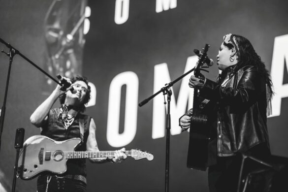 Vivir Quintana Y Caifanes Entonan “Canción Sin Miedo” Ante 65 Mil Mexicanos En Libertad Y Resistencia