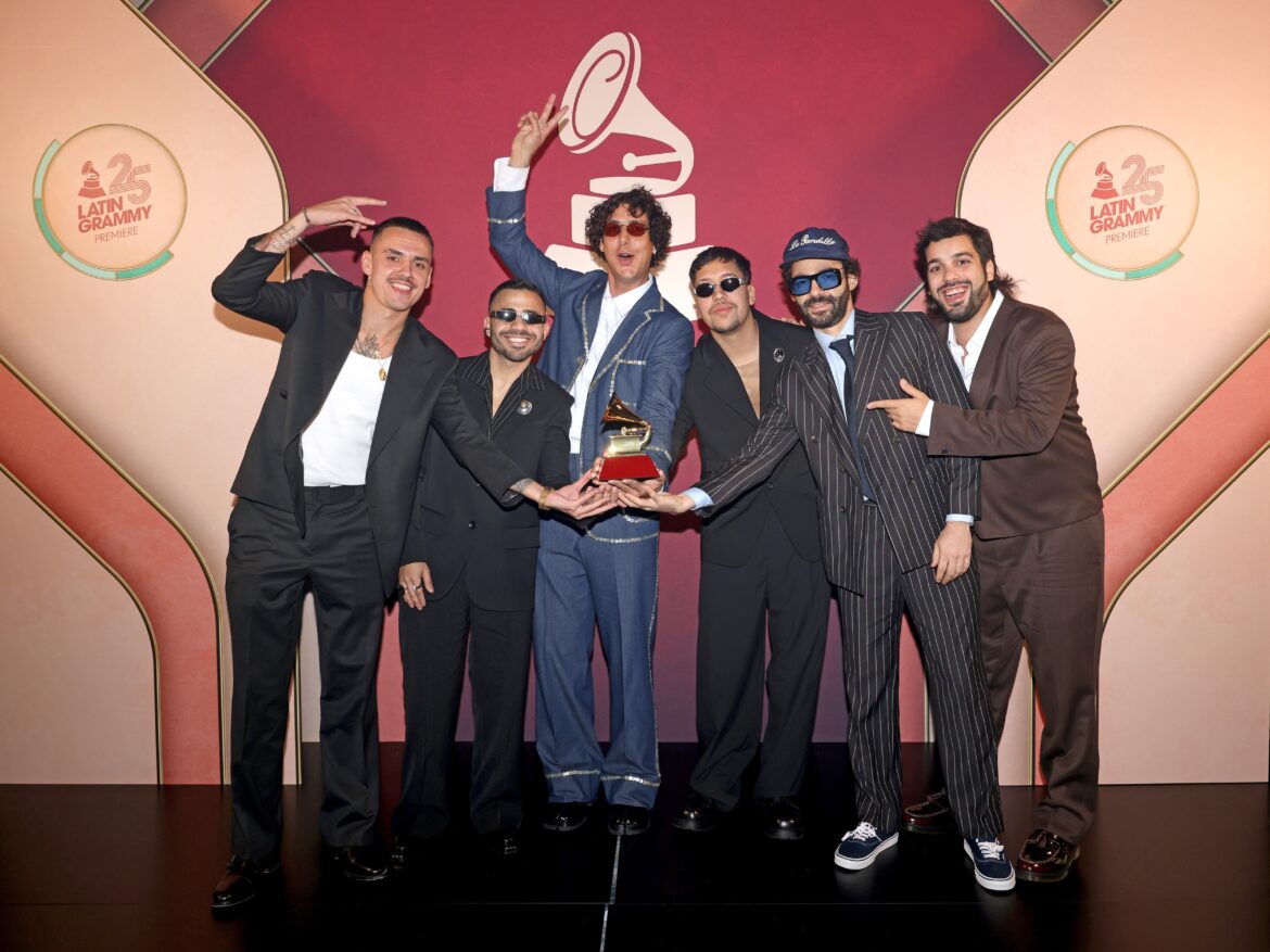 Rawayana se llevó a casa el primer Latin GRAMMY® de su carrera por su éxito “Feriado”.