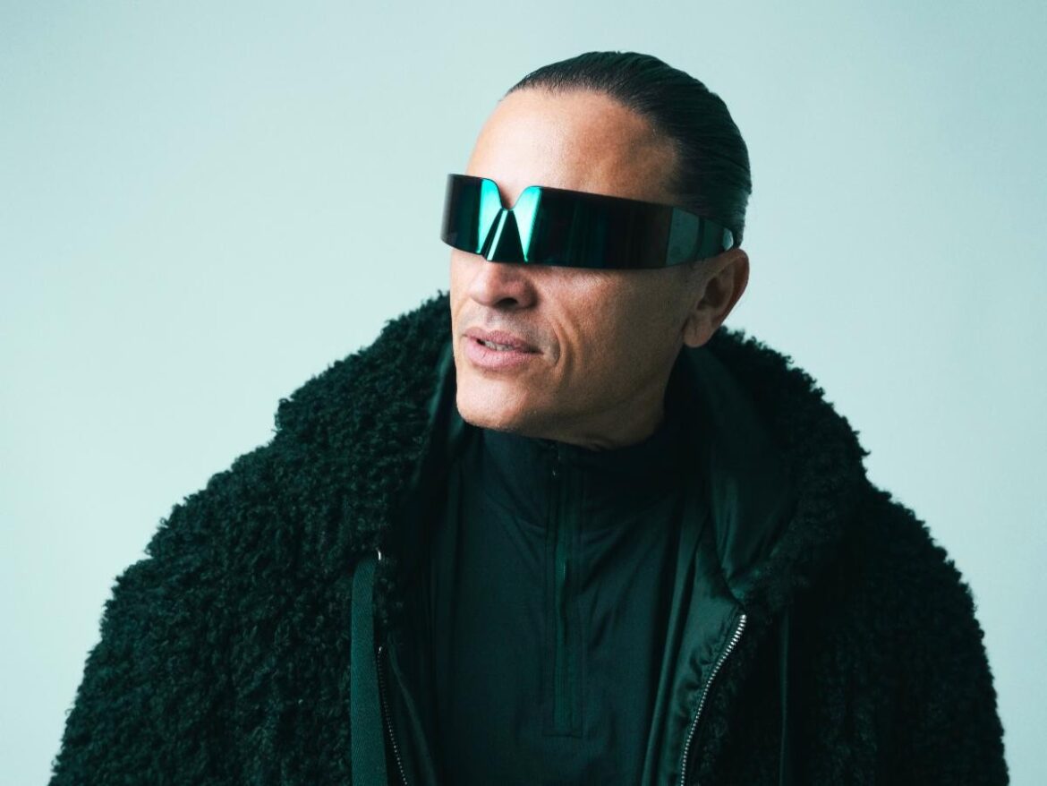 Elvis Crespo e dará la bienvenida al nuevo año con una presentación al ritmo de sus más grandes éxitos desde el icónico Empire State Building de Nueva York.