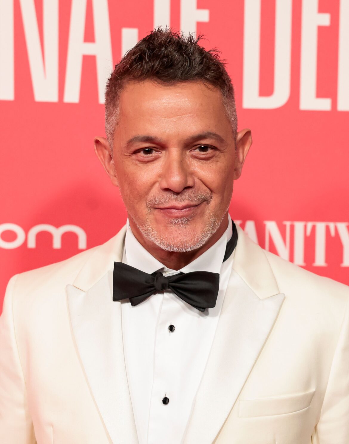 La noche fue un homenaje al artista español más premiado en la historia de los Grammy®, con un impresionante récord de 25 Latin Grammys® y 4 Grammys®.