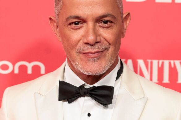 Alejandro Sanz Recibió En Madrid El Premio Vanity Fair Personaje Del Año 2024