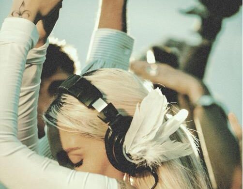 Elena Rose Estrena Un Himno House De Verano