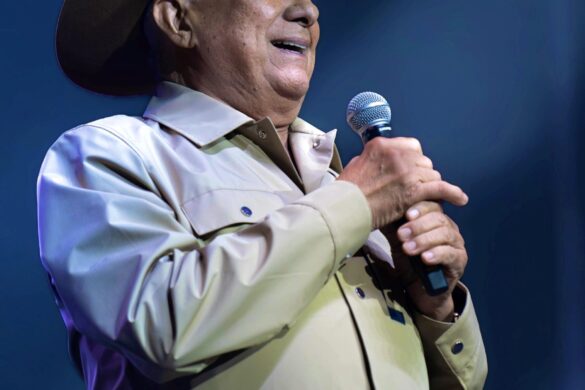 Reynaldo Armas Lanza “Cardenal Te Necesita”