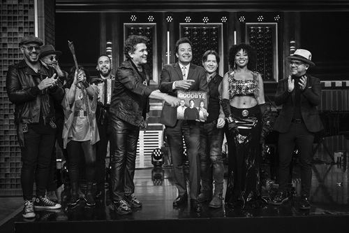 Arthur Hanlon, Carlos Vives & Goyo Bring Their Fusion To «The Tonight Show”