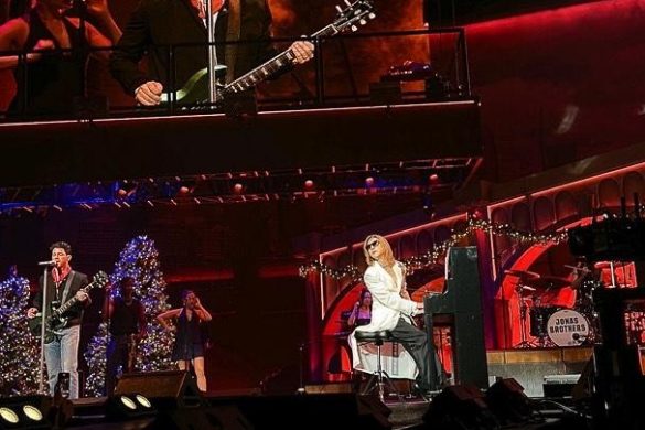 YOSHIKI Joined The Jonas Brothers Onstage For A Stunning Surprise Performance