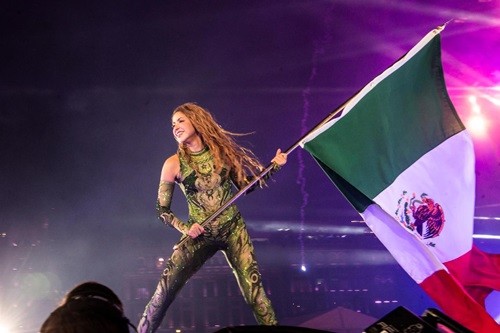 Shakira Rompe Récord En El Zócalo De México Con Un Show Histórico Ante Miles De Fans